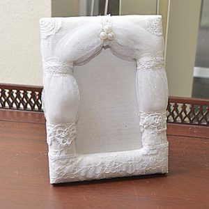 White Lace Cotton picture frame. (6.5″x 5″). Style # 37W